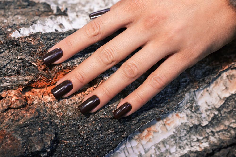 Głębokie nasycenie kolorów w manicure