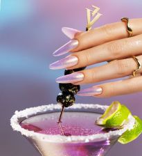 Koktajlowy manicure z drobinami