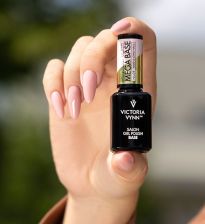 Beżowo-różowy naturalny look paznokci