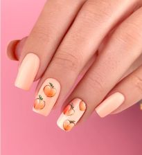 Pastelowy manicure z soczystą brzoskwinią