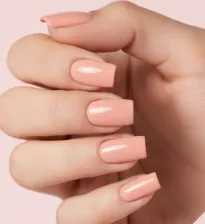 Brzoskwiniowe paznokcie – subtelny manicure w ciepłym odcieniu nude