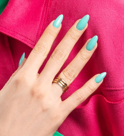 Delikatne miętowe paznokcie – stylizacja na każdą okazję