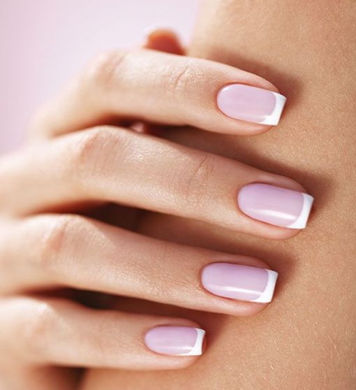Delikatny manicure w stylu french