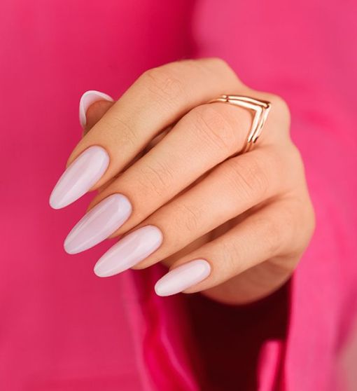Subtelny odcień różu dla miłośniczek minimalistycznego manicure