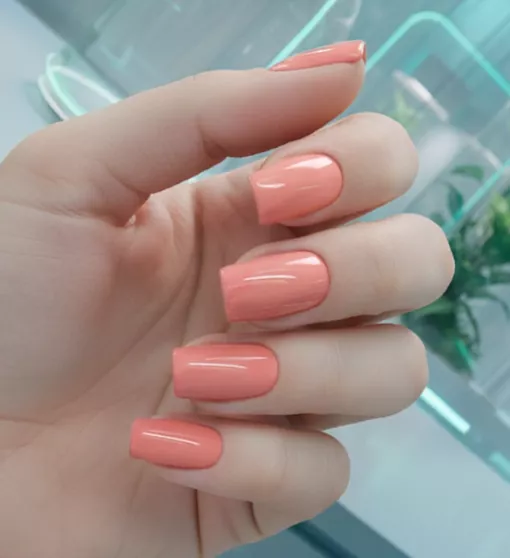 Koralowe paznokcie – soczysty manicure w ciepłym odcieniu różu