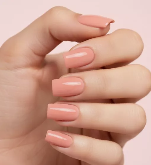 Brzoskwiniowe paznokcie – ciepły manicure w naturalnym wydaniu