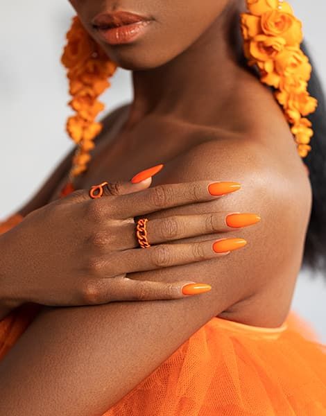 Idealne paznokcie na wakacje - manicure na plażę