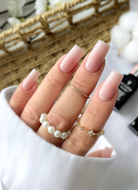 Manicure na ślub, komunię i wesele 2026 – trendy, kolory i produkty do paznokci 