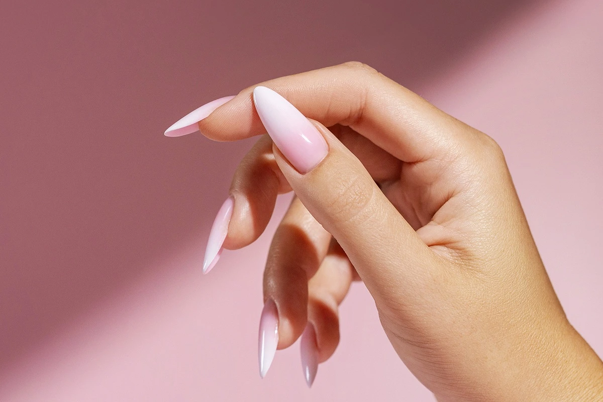Eleganckie i pełne wdzięku paznokcie.