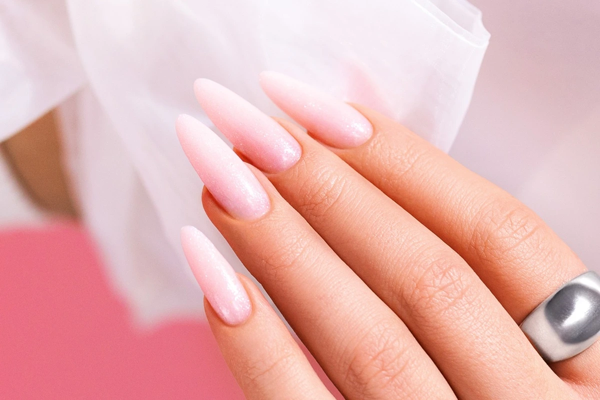 Zaręczynowy manicure - błysk i blask
