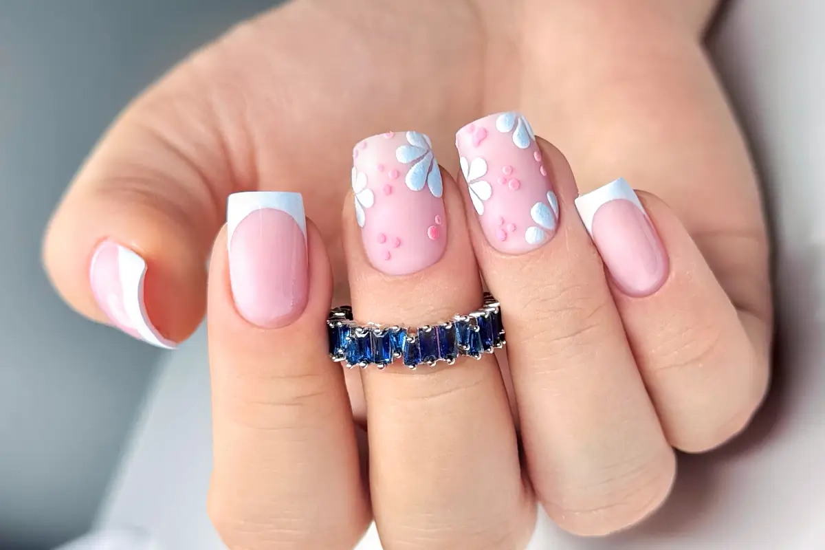 Modny klasyczny french manicure