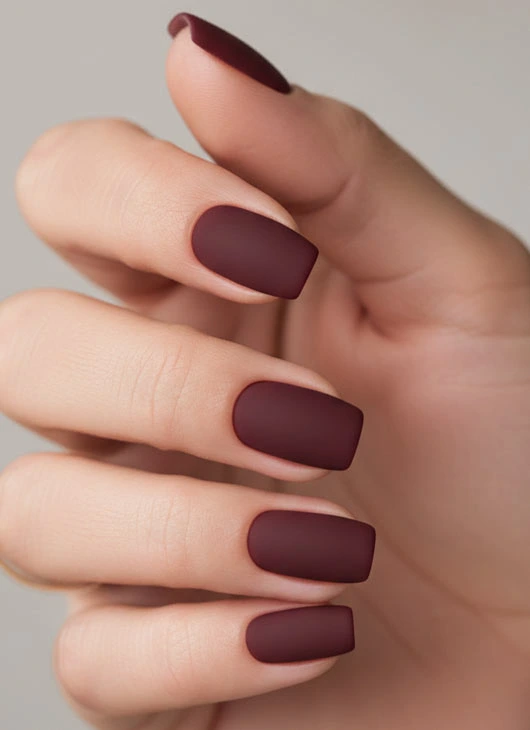 Testujemy najlepsze lakiery hybrydowe do matowych paznokci