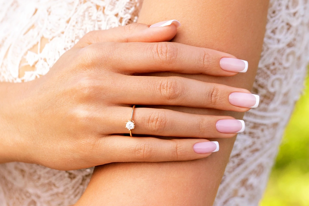 Najlepsze lakiery hybrydowe do french manicure