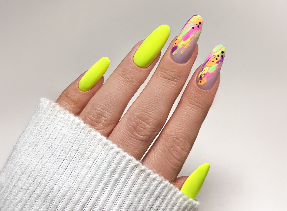 Modny manicure 2026 – mleczne nude i delikatny połysk Victoria Vynn