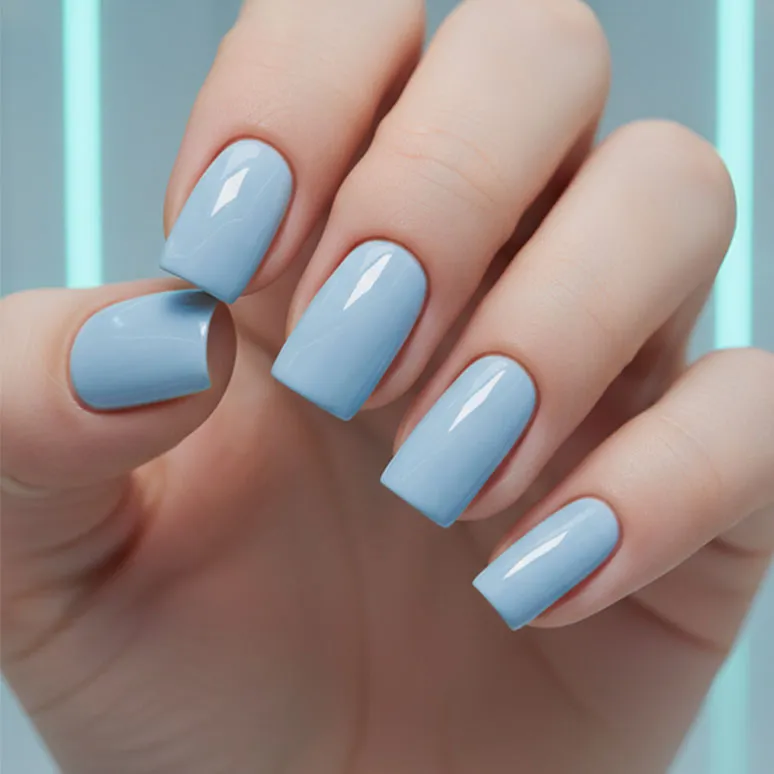 Dłon ze stylizacją lakierem Pure 275